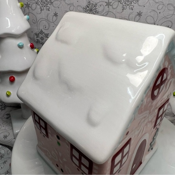 Sand And Fog Pastel Pink Gingerbread Home Ceramic Home Crushed Candy Cane Candle - Picture 12 of 12